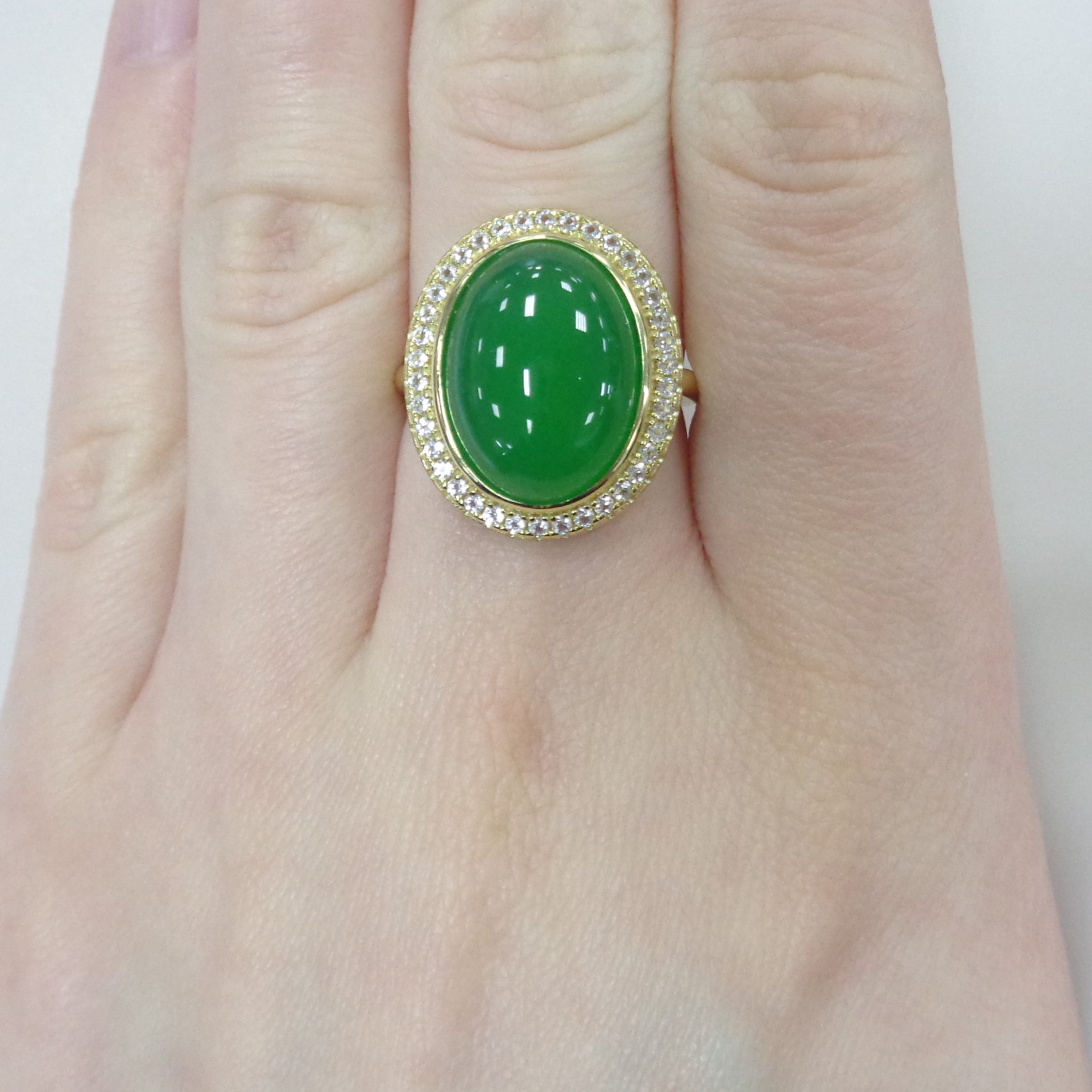 Серебряное кольцо с зеленым халцедоном